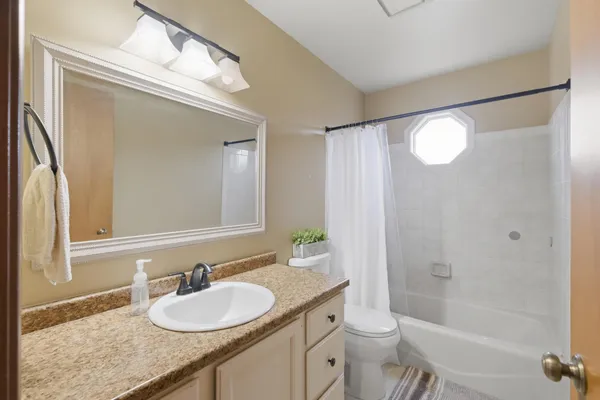 $3,200 | 1000 Brooke Lane, Schererville, IN 46375
