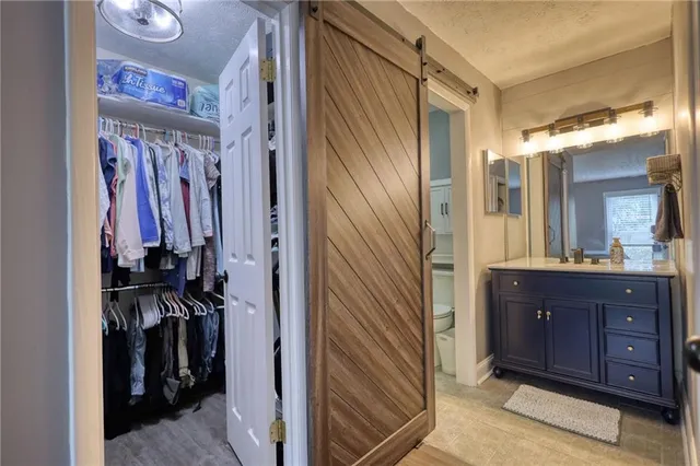 a view of a walk in closet