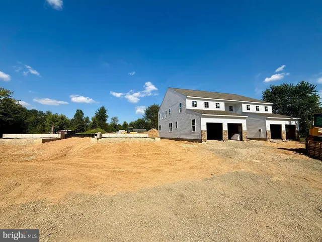 a view of a house with a yard and garage