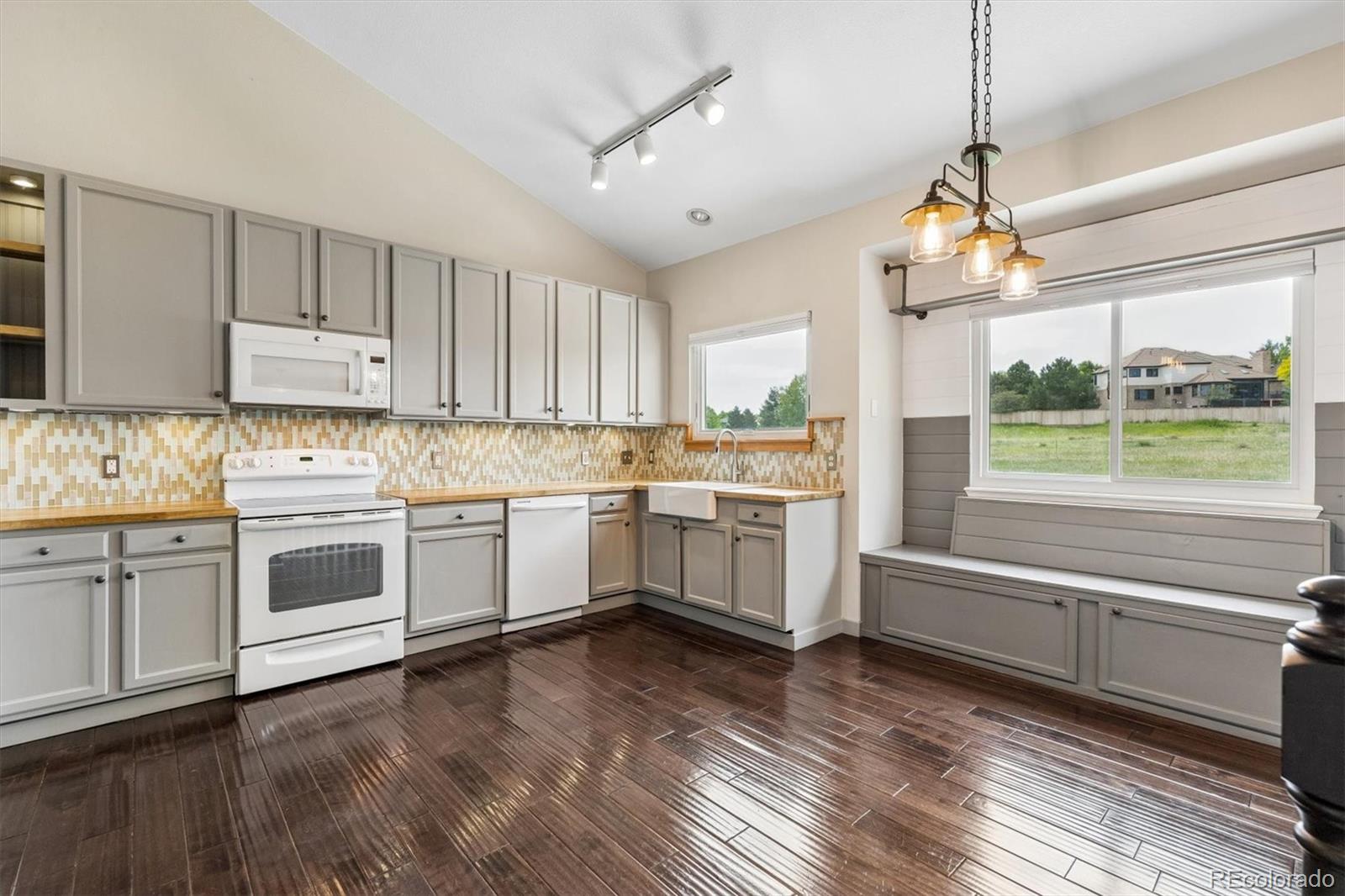 3937 Garnet Way Highlands Ranch, CO 80126 - Photo 12 of 45