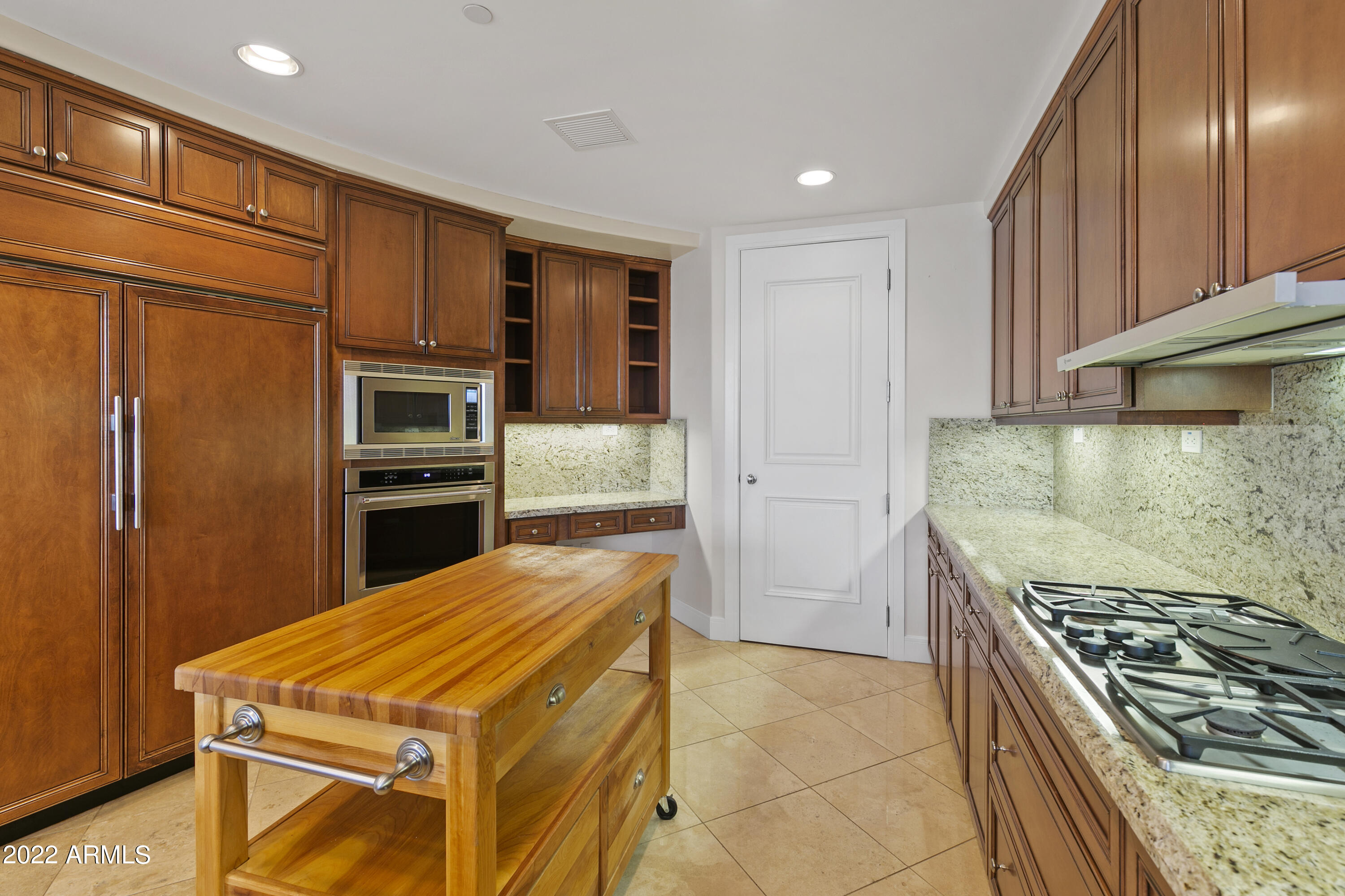 2211 East Camelback Road, Unit 402 Phoenix, AZ 85016 - Photo 8 of 27 Kitchen