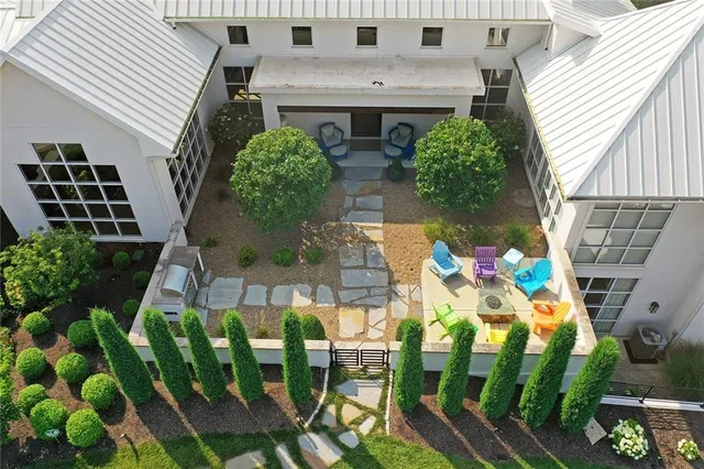 $1,995,000 | 6949 Watson's Country Lane, Parkville, MO 64152