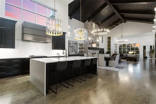 $1,995,000 | 6949 Watson's Country Lane, Parkville, MO 64152