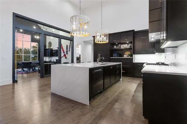 $1,995,000 | 6949 Watson's Country Lane, Parkville, MO 64152