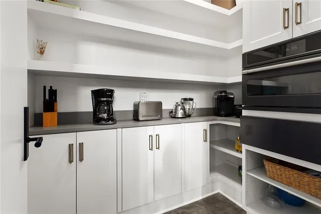 $1,995,000 | 6949 Watson's Country Lane, Parkville, MO 64152