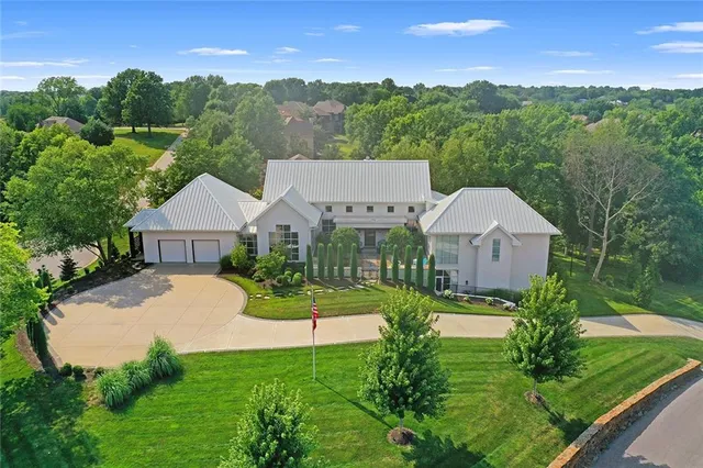 $1,995,000 | 6949 Watson's Country Lane, Parkville, MO 64152
