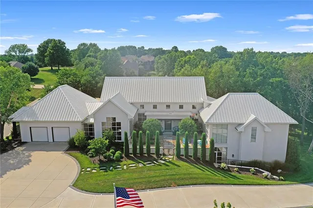 $1,995,000 | 6949 Watson's Country Lane, Parkville, MO 64152