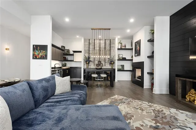 $1,995,000 | 6949 Watson's Country Lane, Parkville, MO 64152