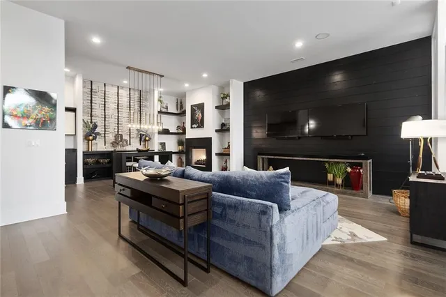 $1,995,000 | 6949 Watson's Country Lane, Parkville, MO 64152