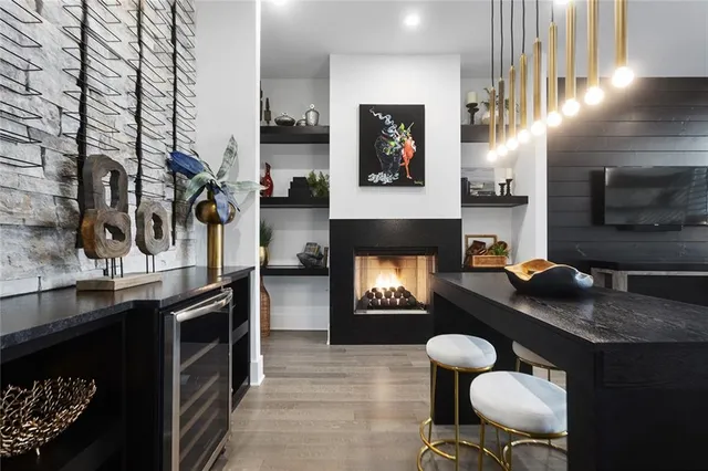 $1,995,000 | 6949 Watson's Country Lane, Parkville, MO 64152