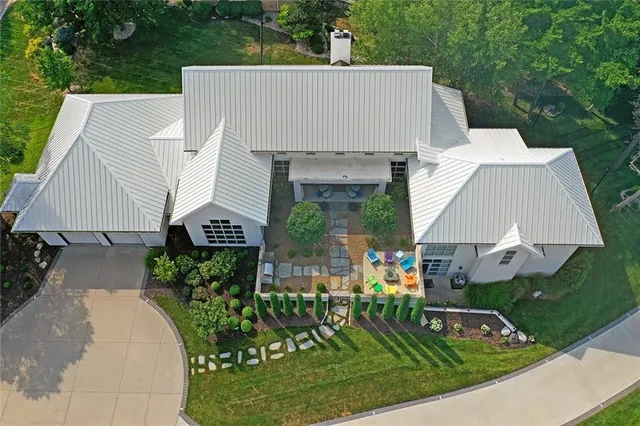 $1,995,000 | 6949 Watson's Country Lane, Parkville, MO 64152