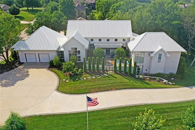 $1,995,000 | 6949 Watson's Country Lane, Parkville, MO 64152