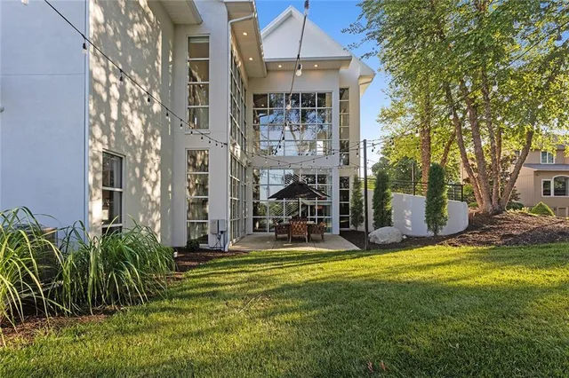 $1,995,000 | 6949 Watson's Country Lane, Parkville, MO 64152