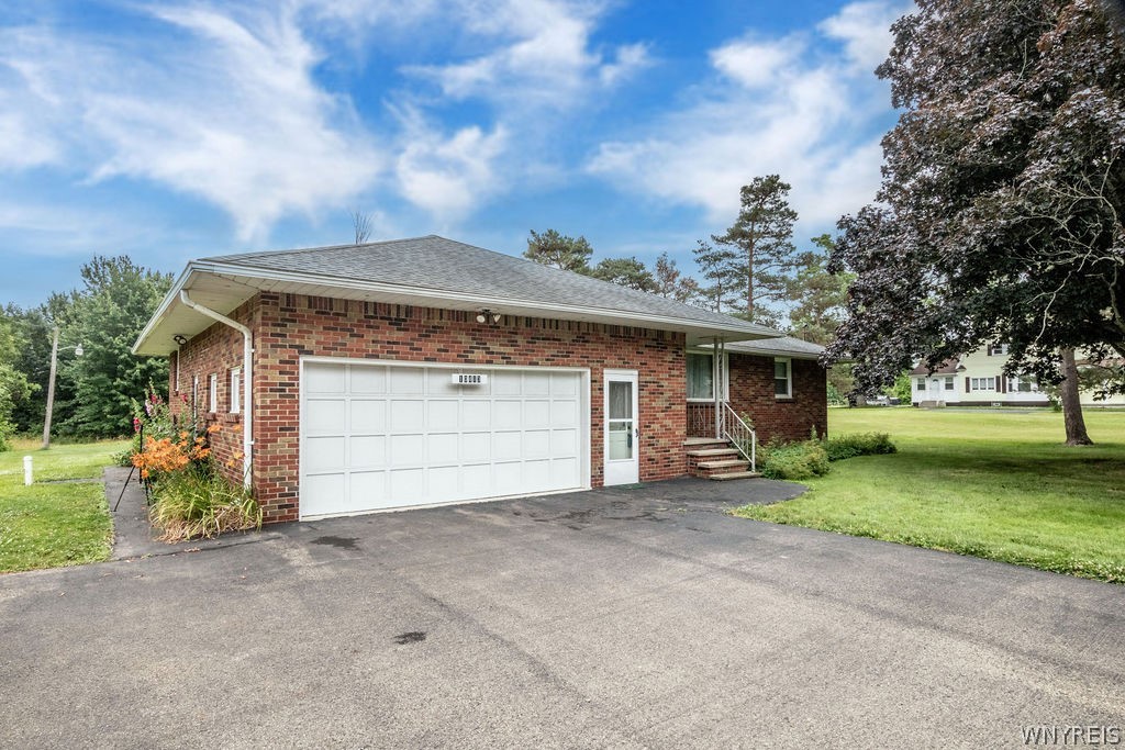 10413 Erie Road Brant, NY 14081 - Photo 2 of 33