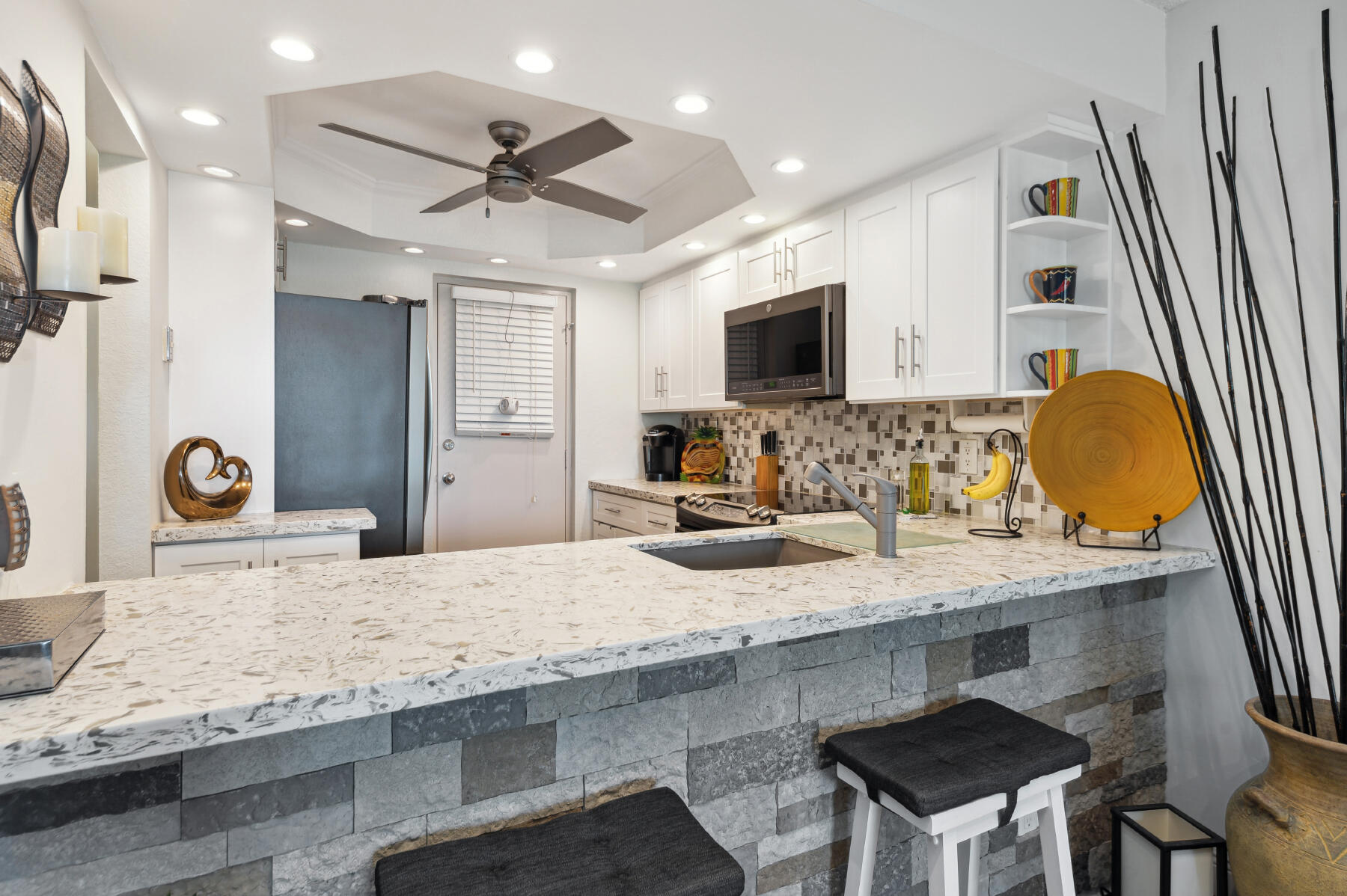 250 Northwest 67th Street, Unit 321 Boca Raton, FL 33487 - Photo 3 of 15 QUARTZ COUNTERS