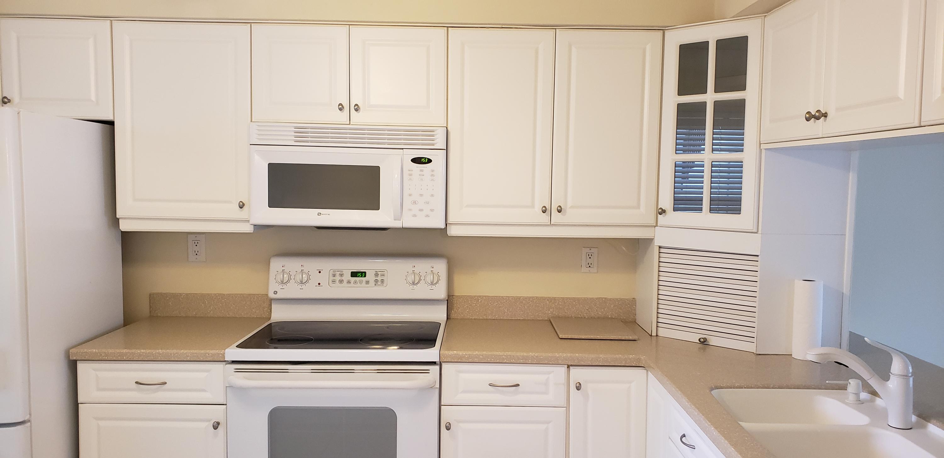 1001 Sabal Ridge Circle, Unit D Palm Beach Gardens, FL 33418 - Photo 2 of 40 kitchen
