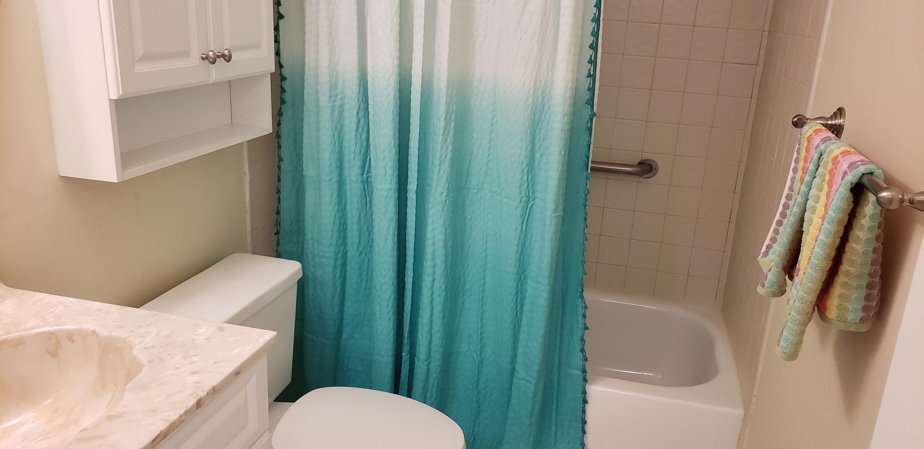 1001 Sabal Ridge Circle, Unit D Palm Beach Gardens, FL 33418 - Photo 25 of 40 main bath