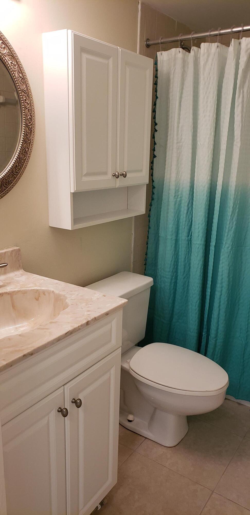 1001 Sabal Ridge Circle, Unit D Palm Beach Gardens, FL 33418 - Photo 26 of 40 main bath