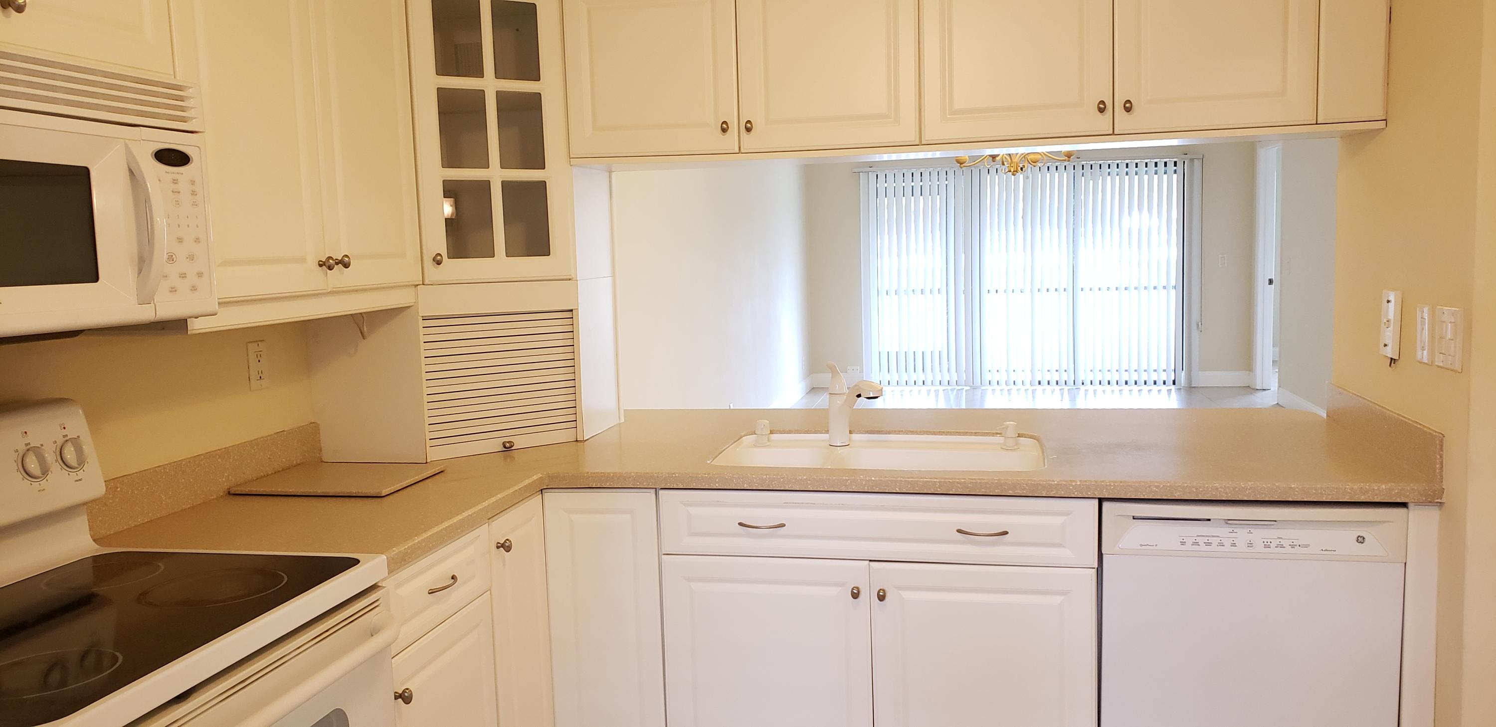 1001 Sabal Ridge Circle, Unit D Palm Beach Gardens, FL 33418 - Photo 3 of 40 Kitchen