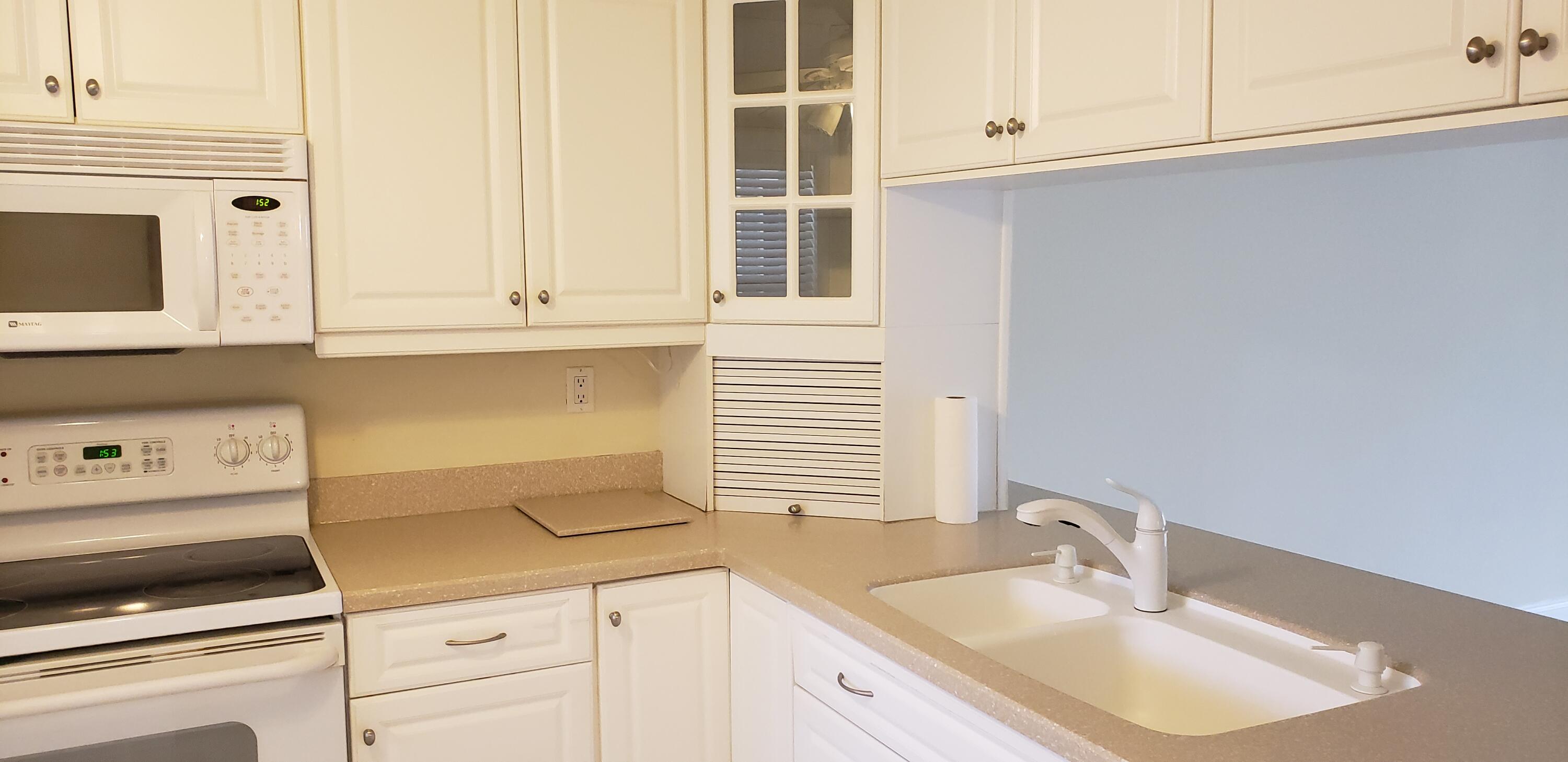1001 Sabal Ridge Circle, Unit D Palm Beach Gardens, FL 33418 - Photo 4 of 40 beautiful counters