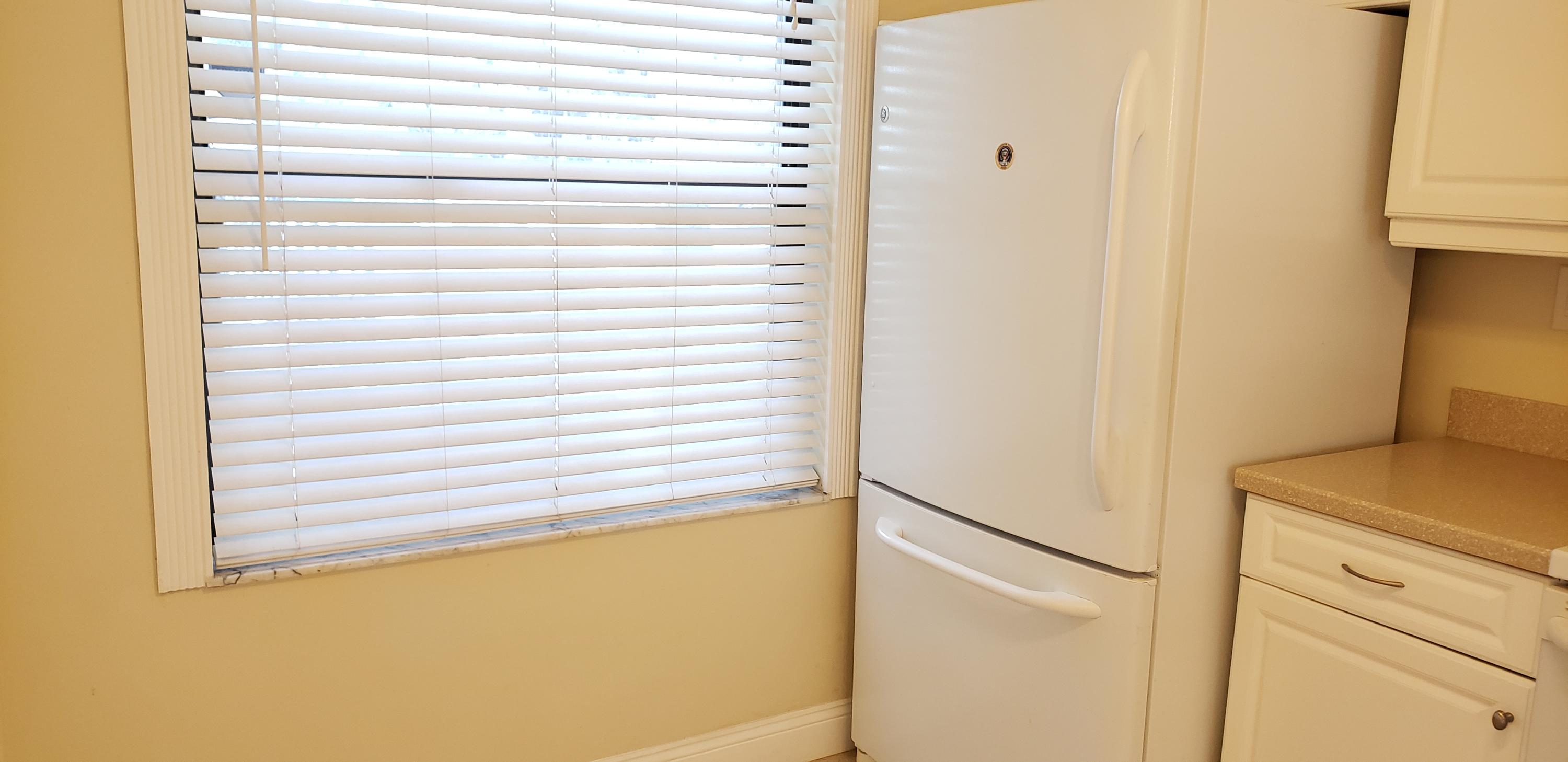 1001 Sabal Ridge Circle, Unit D Palm Beach Gardens, FL 33418 - Photo 5 of 40 eat in kitchen