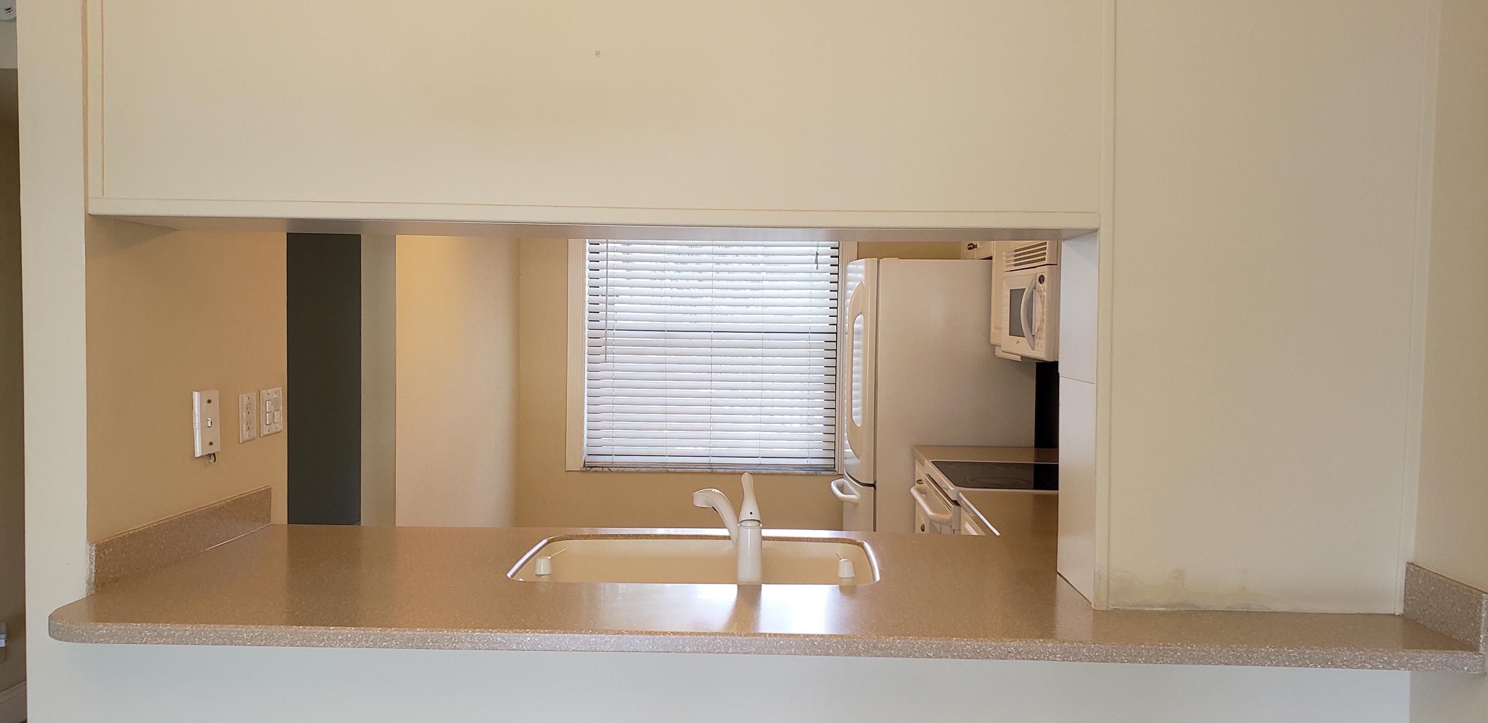 1001 Sabal Ridge Circle, Unit D Palm Beach Gardens, FL 33418 - Photo 6 of 40 kitchen bar