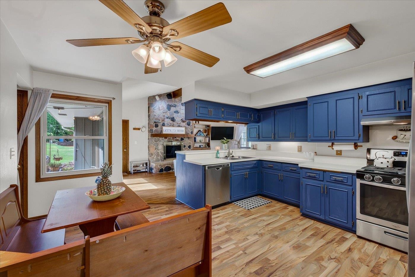 2313 Ramshead Court Waukesha, WI 53188 - Photo 16 of 71