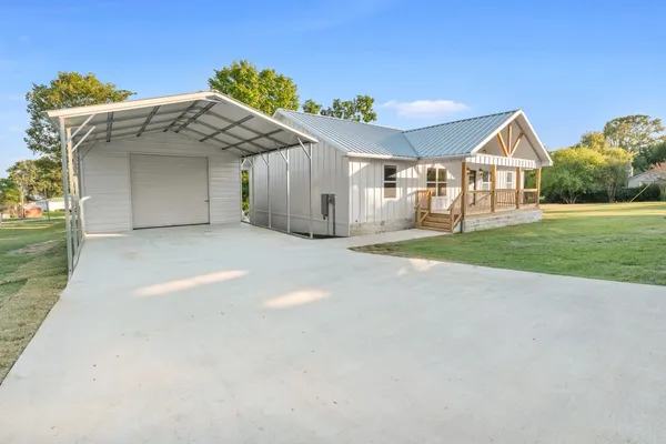 $389,000 | 90 Cool Crest, Point Blank, TX 77364