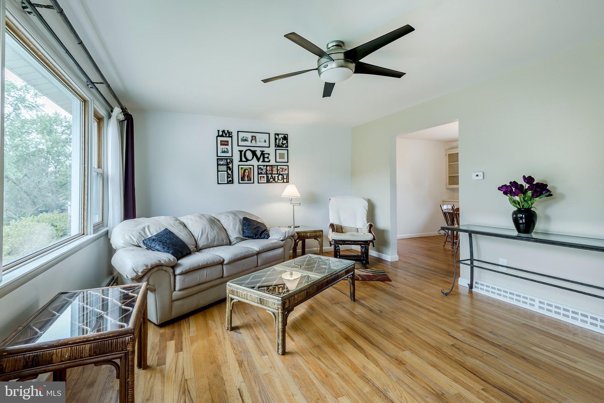 1665 Valley Forge Road Lancaster, PA 17603 - Photo 3 of 23 Living room