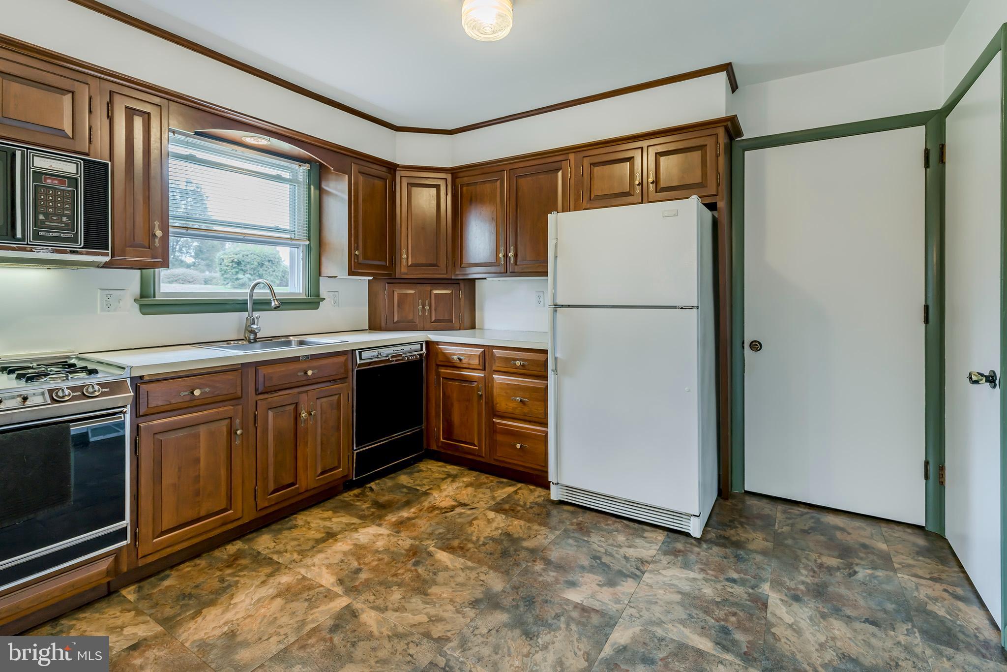 1665 Valley Forge Road Lancaster, PA 17603 - Photo 6 of 23 Kitchen