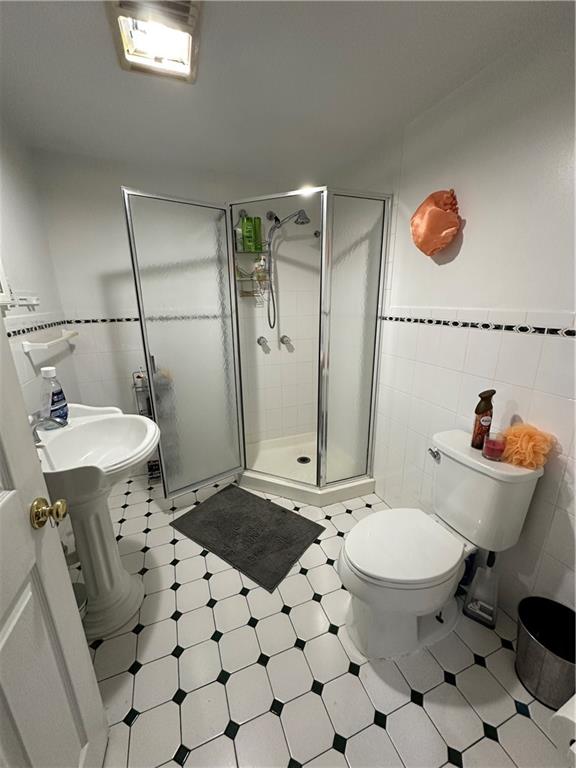 7021 Colonial Road Brooklyn, NY 11209 - Photo 11 of 15 a bathroom with a sink toilet and shower