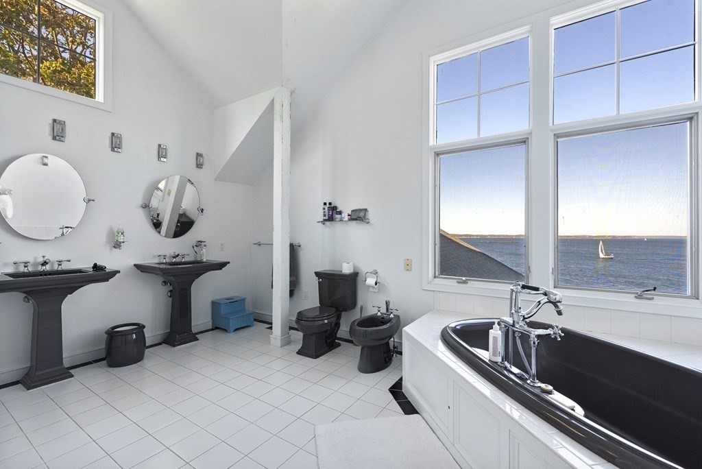 18 Crowninshield Road Marblehead, MA 01945 - Photo 16 of 31