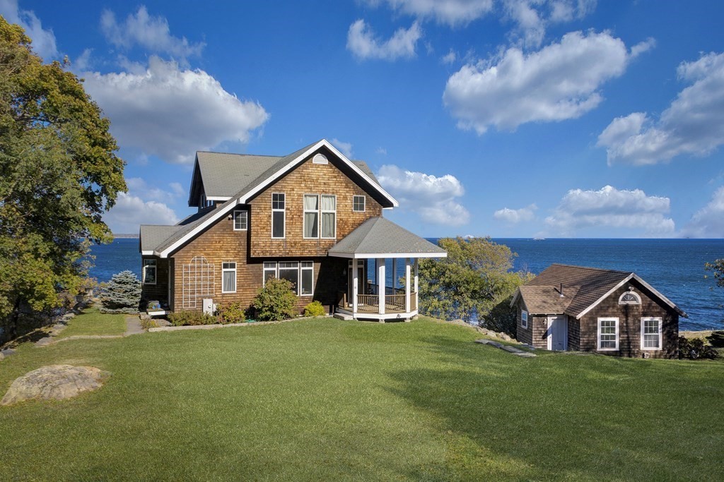 18 Crowninshield Road Marblehead, MA 01945 - Photo 2 of 31