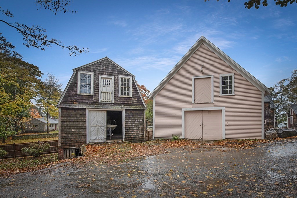 18 Crowninshield Road Marblehead, MA 01945 - Photo 23 of 31