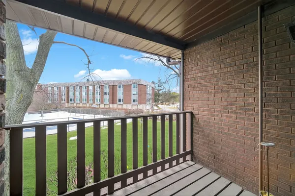 $429,000 | 408 South Dee Road, Park Ridge, IL 60068