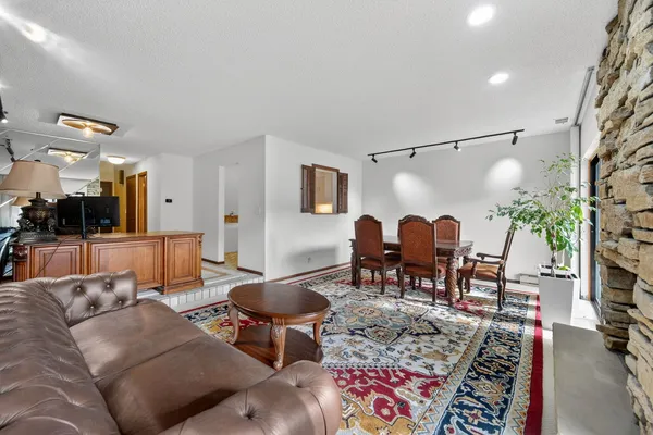 $429,000 | 408 South Dee Road, Park Ridge, IL 60068