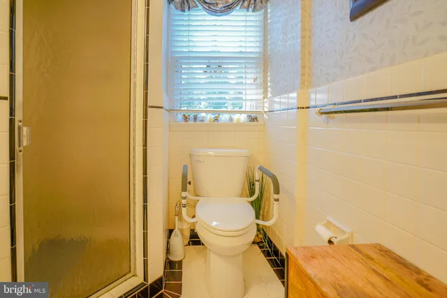 $579,900 | 245 Barclay Circle, Cheltenham, PA 19012