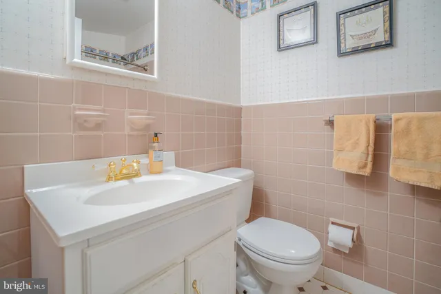 $579,900 | 245 Barclay Circle, Cheltenham, PA 19012