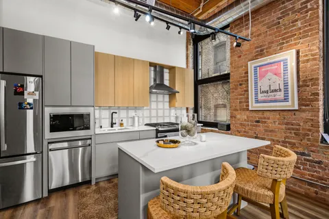 $3,400 | 153 West Ohio Street, Unit 401, Chicago, IL 60654