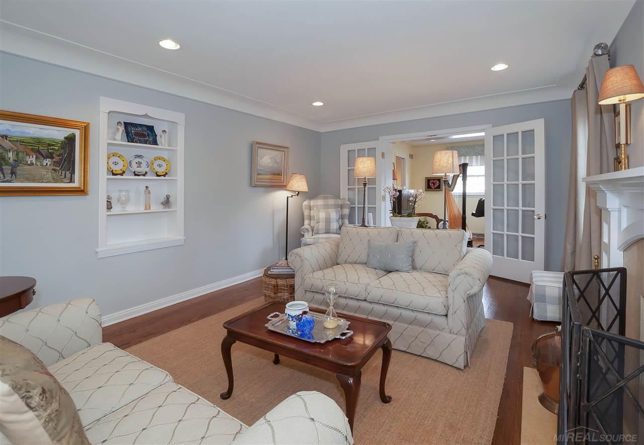 1652 Hawthorne Road Grosse Pointe Woods, MI 48236 - Photo 6 of 55