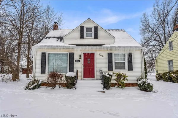 $1,400 | 876 East 209th Street, Euclid, OH 44119