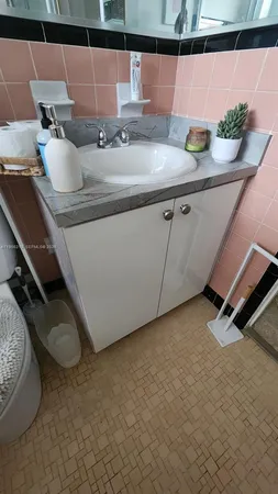 a close view of sink and tap