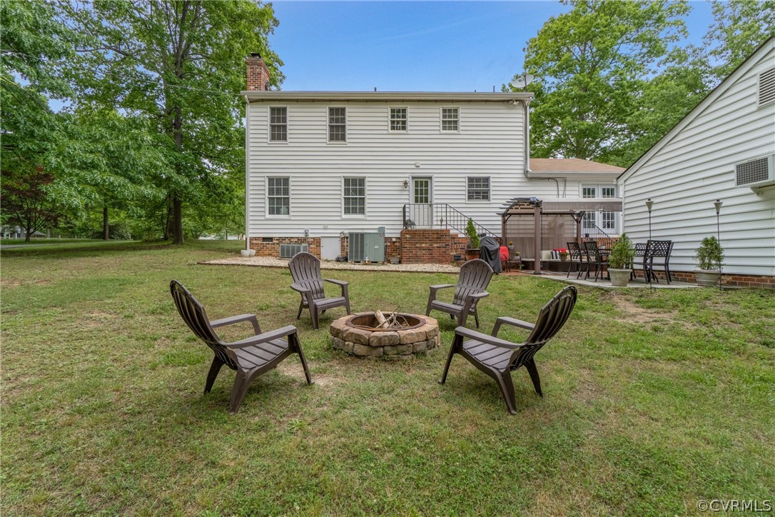 2617 Lampworth Road Henrico, VA 23231 - Photo 32 of 45 a backyard of a house with table and chairs