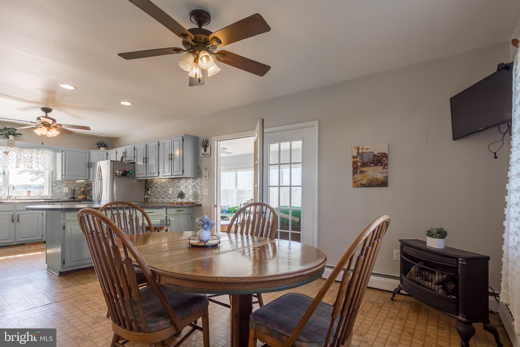 10380 Chapel Road Easton, MD 21601 - Photo 25 of 95 a view of a dining room with furniture