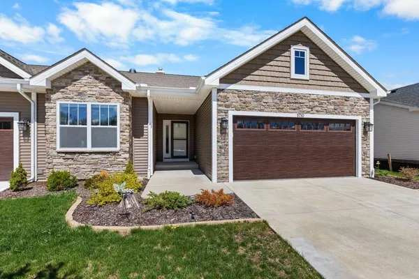 $399,900 | 5710 Willow Creek Lane, Roscoe, IL 61073