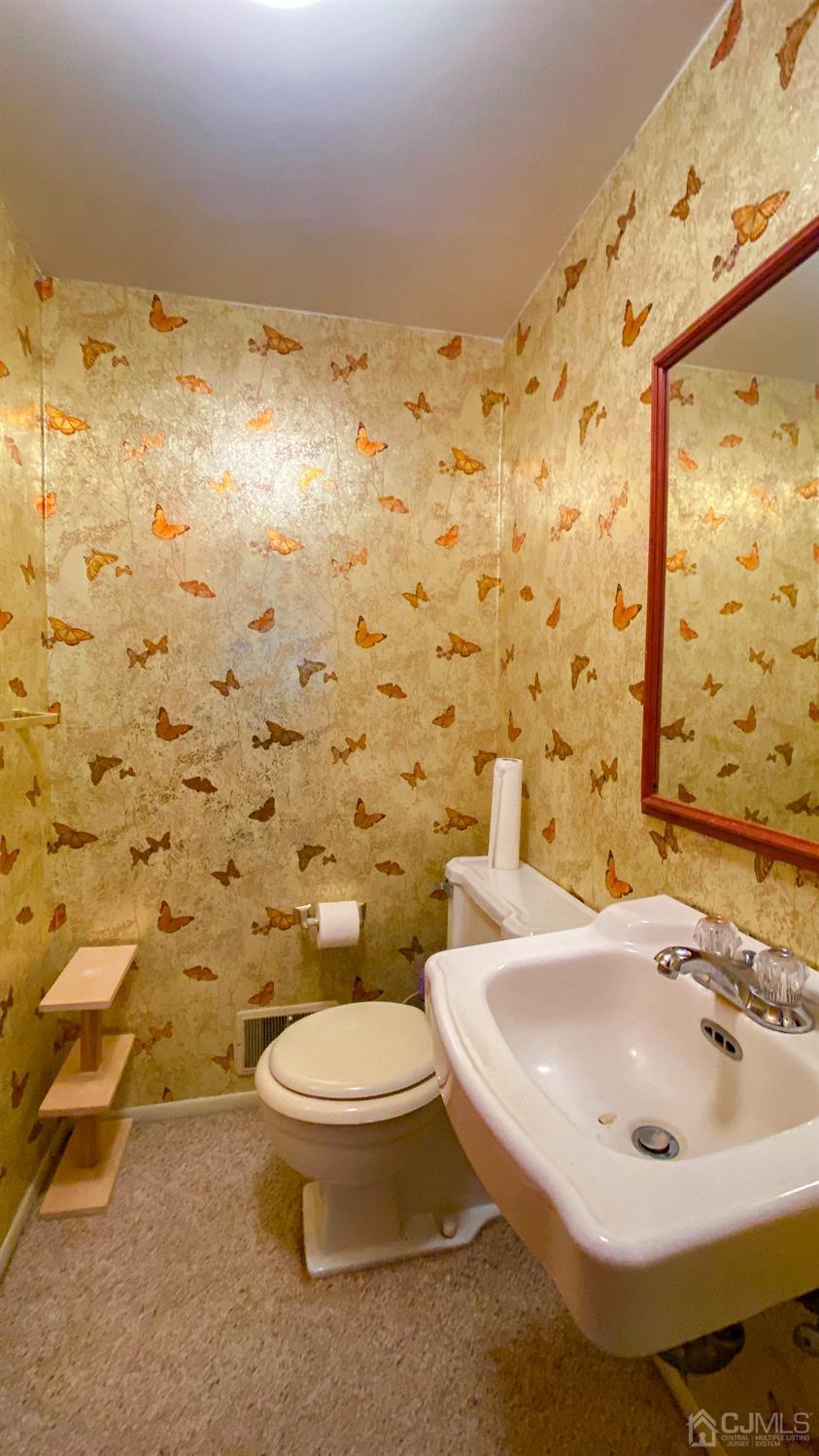 61 Stephenville Parkway Edison, NJ 08820 - Photo 15 of 32 a bathroom with a sink and a toilet