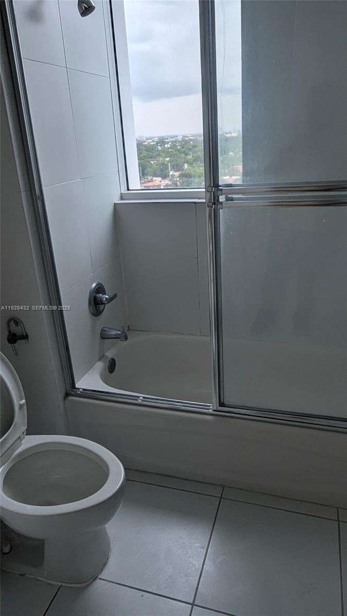 1401 Southwest 22nd Street, Unit 1405 Miami, FL 33145 - Photo 10 of 13 a bathroom with a toilet and a bathtub