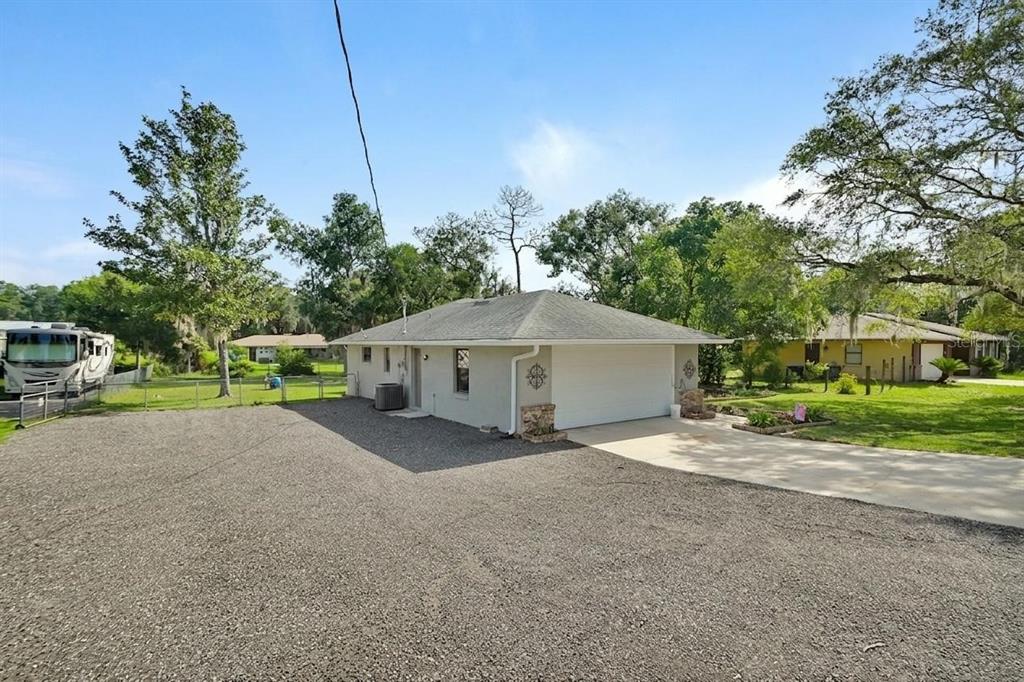 235 West Retta Street De Leon Springs, FL 32130 - Photo 4 of 32