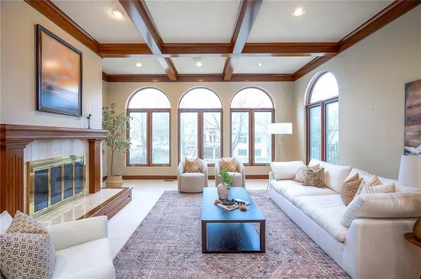 $925,000 | 6810 West 132nd Terrace, Overland Park, KS 66209