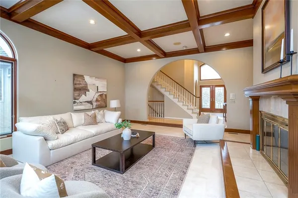 $925,000 | 6810 West 132nd Terrace, Overland Park, KS 66209